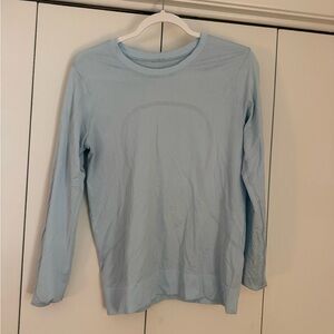“Relaxed” fit long sleeve lululemon swiftly
